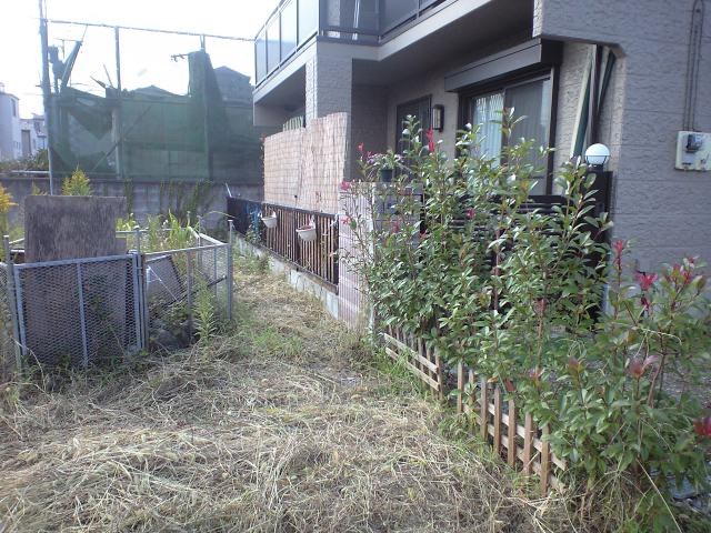 工事の前の境界の生垣（千葉市 N様邸）